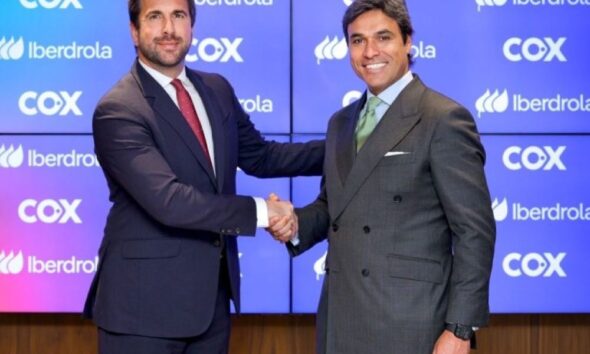 Enrique Riquelme Vives, presidente Ejecutico de Cox y David Mesonero, director de Desarrollo Corporativo Iberdrola (Foto: Cortesía)